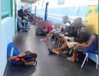 Alunos se protegem de tiroteio em corredor de escola pública em Angra dos Reis