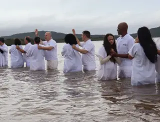 Igreja batiza mais de 3 mil pessoas no Rio Grande do Sul