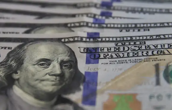 Dólar aproxima-se de R$ 5,19 com exterior e novas metas fiscais